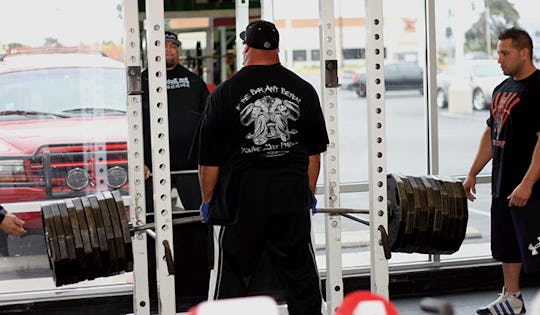 Article JOE D a day in the life of a strongman