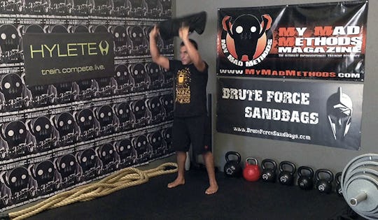 Exercise Sandbag Snatch to Squat